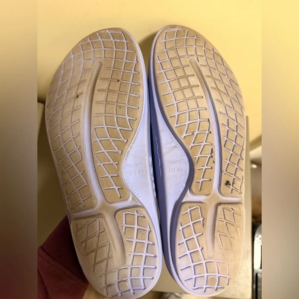 OOFOS gently used